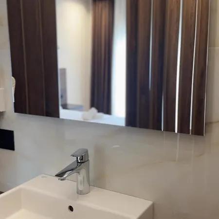 Jons & Grace Hotel apartamentowy *