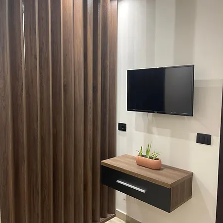 Jons & Grace Hotel apartamentowy Velipojë