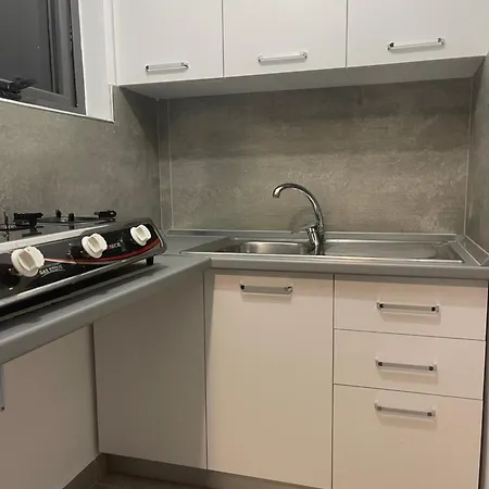 Jons & Grace Lägenhetshotell Velipojë