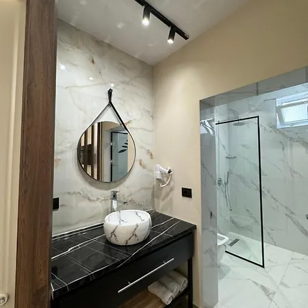 Jons & Grace Velipojë