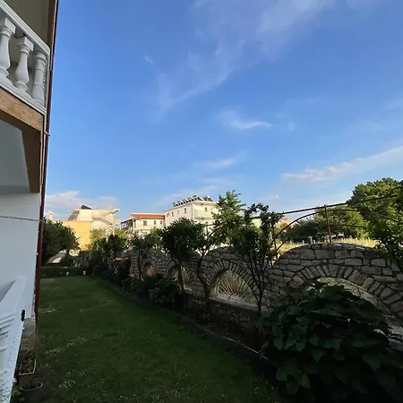 Jons & Grace Velipojë