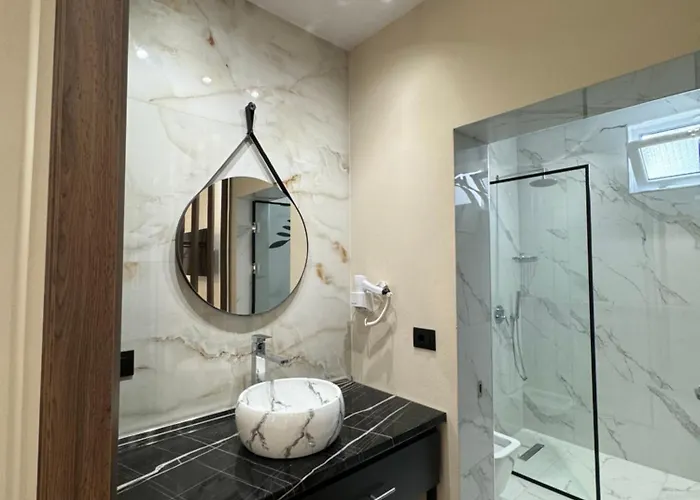 Jons & Grace Velipojë