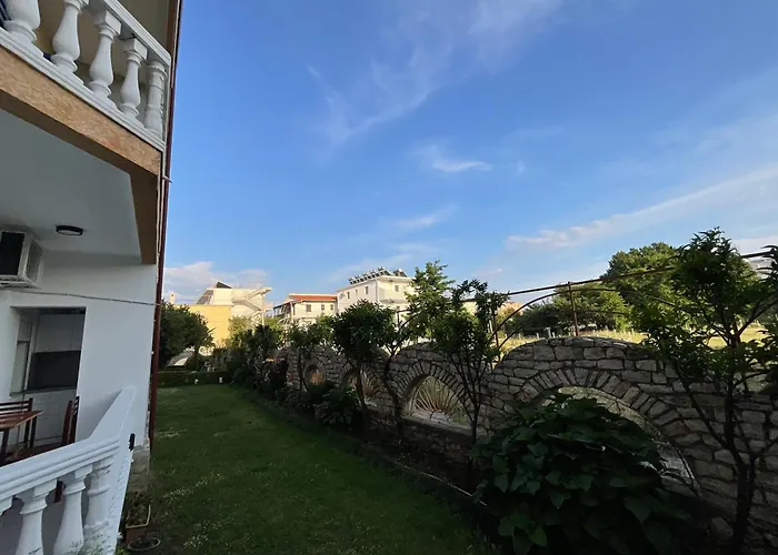 Jons & Grace Velipojë